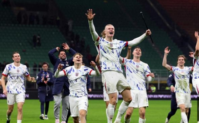 जीत के बाद खुशी मनाते नार्वे के खिलाड़ी