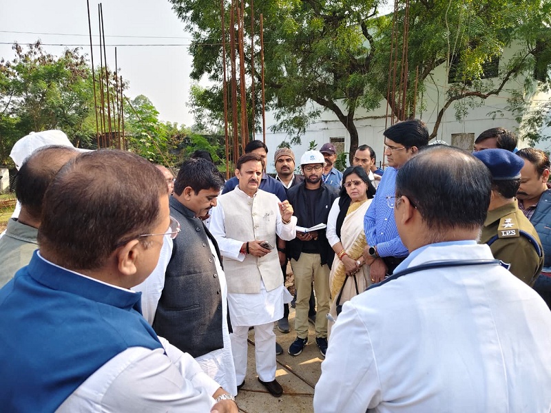 उप मुख्यमंत्री ने जिला चिकित्सालय मऊगंज का किया निरीक्षण उप मुख्यमंत्री ने जिला चिकित्सालय मऊगंज का किया निरीक्षण