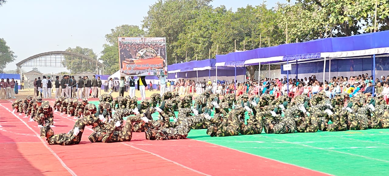 कार्यक्रम में शामिल लोग कार्यक्रम में शामिल लोग