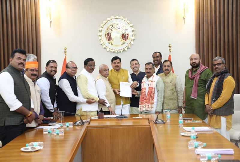 मुख्यमंत्री निवास में किसान संघ, भाजपा पदाधिकारी, उज्जैन के जनप्रतिनिधि की बैठक मुख्यमंत्री निवास में किसान संघ, भाजपा पदाधिकारी, उज्जैन के जनप्रतिनिधि की बैठक