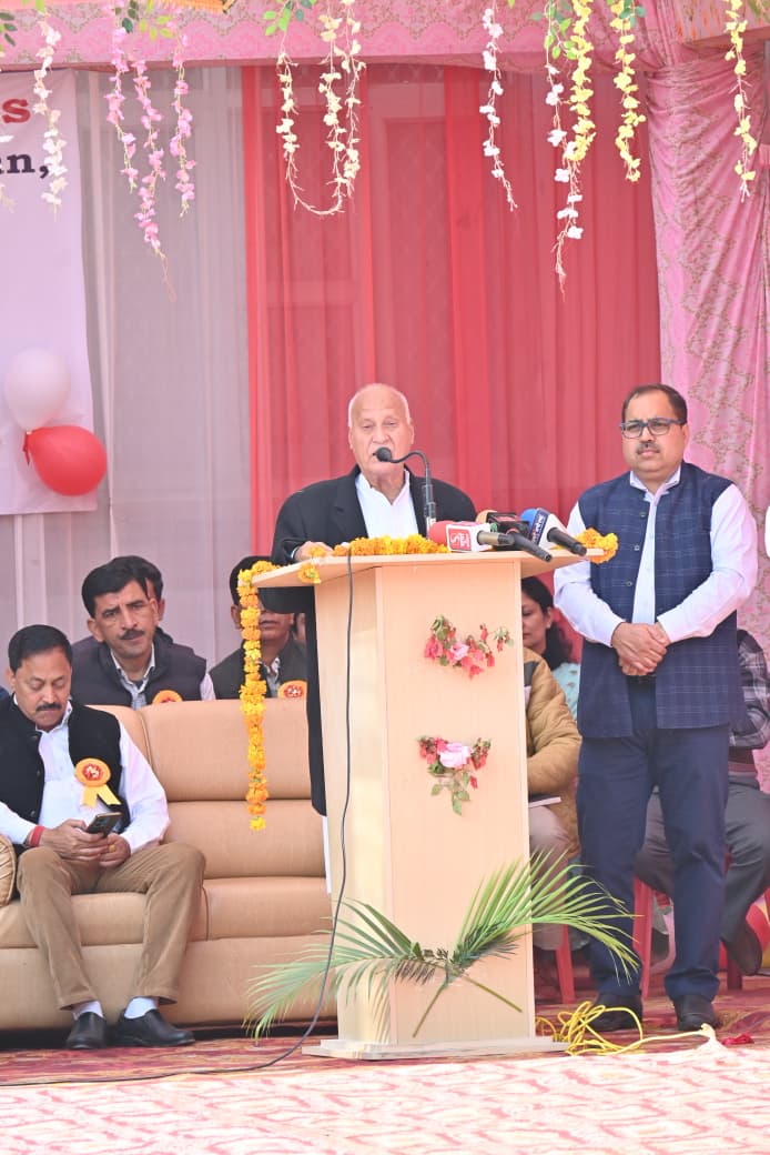 कृषि मंत्री कार्यक्रम को संबोधित करते हुए।