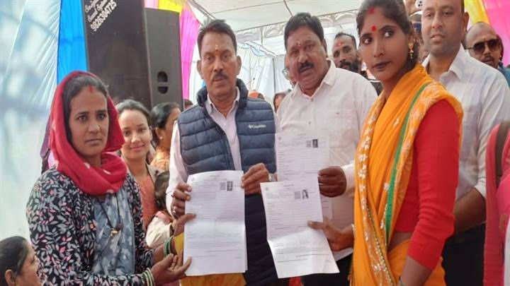 मंत्री सिलावट योजना की शुरुआत करते हुए