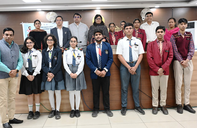 सोनीपत प्रशासन से परिचय कार्यक्रम विधार्थी व अधिकारी सोनीपत प्रशासन से परिचय कार्यक्रम विधार्थी व अधिकारी