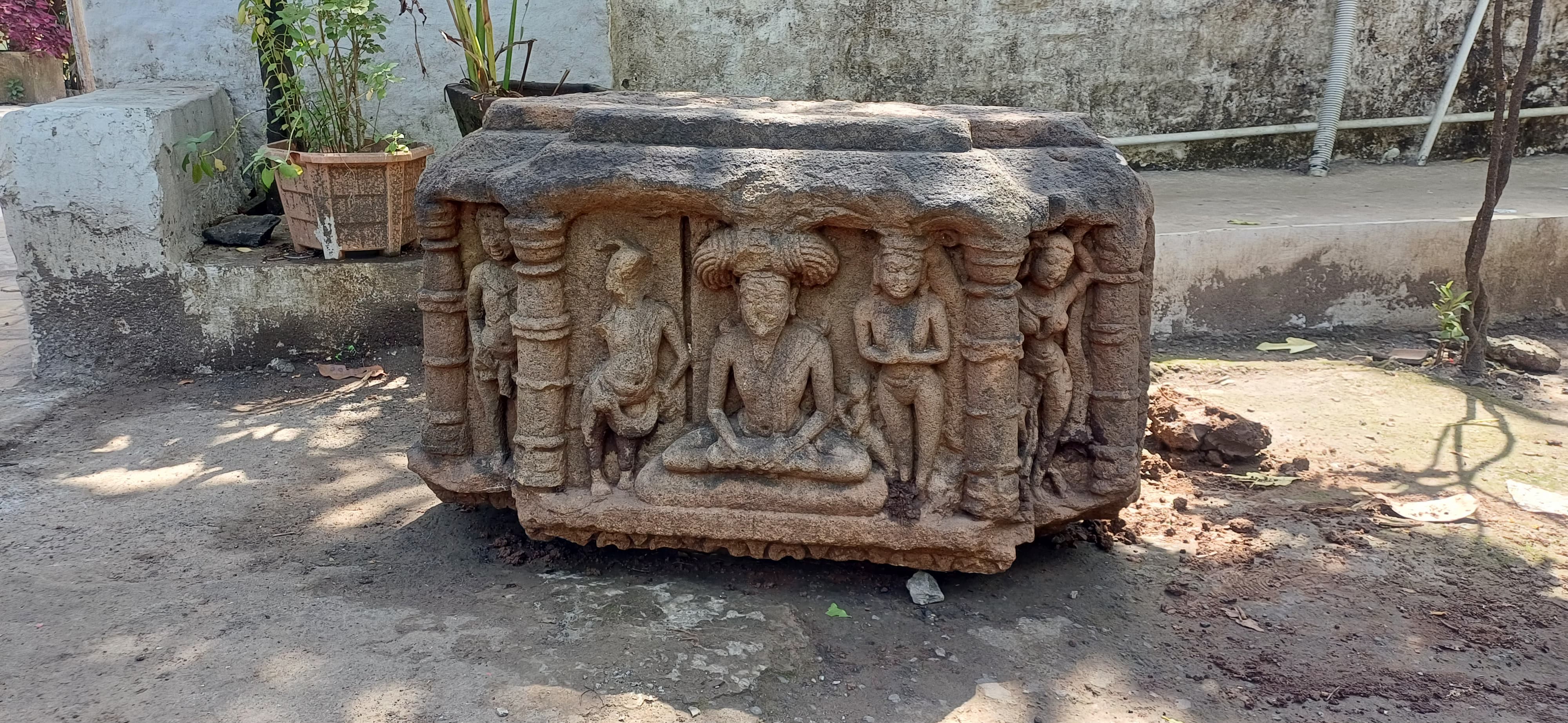 Ancient statuse of saints found Dilapidated bangla