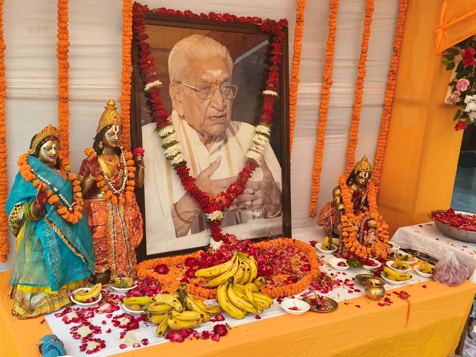 विहिप के प्रांत कार्यालय केसरभवन में श्रद्धेय अशोक सिंघल जी के नौवी पुण्यतिथि पर श्रद्धाली एवं सुन्दर कांड कार्यक्रम का छाया चित्र