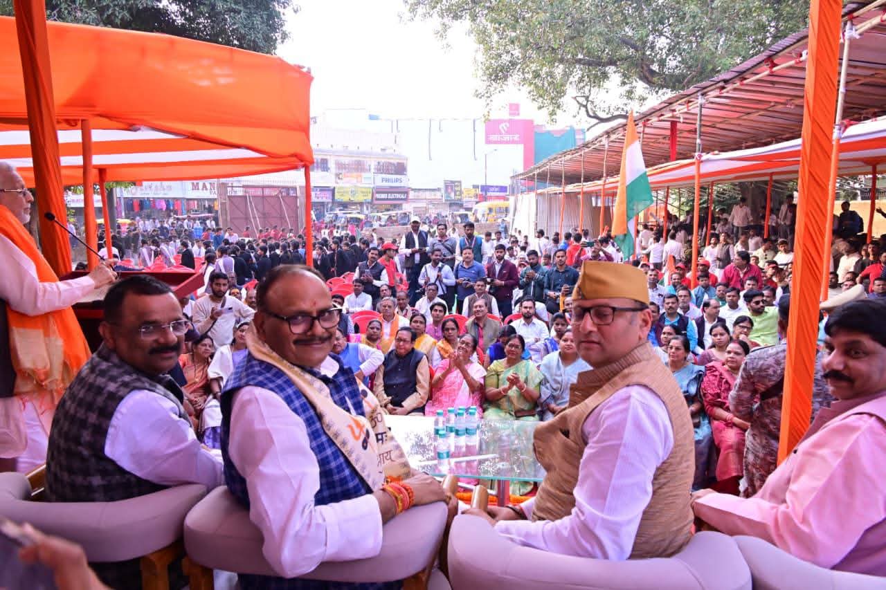 एकता यात्रा में उप मुख्यमंत्री और जिले के प्रभारी मंत्री एकता यात्रा में उप मुख्यमंत्री और जिले के प्रभारी मंत्री