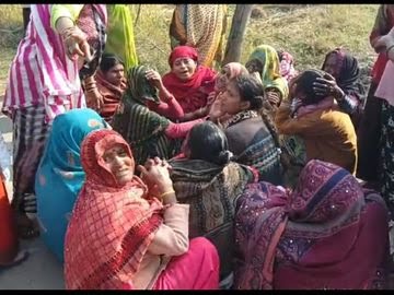 रोते बिलखते परिजन