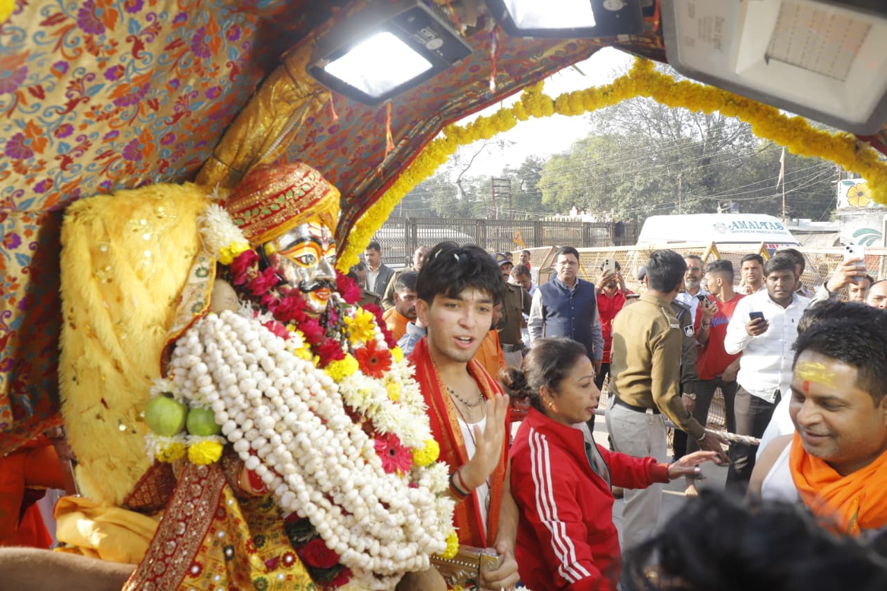 बाबा महाकाल की कार्तिक-अगहन की रासजी सवारी निकली बाबा महाकाल की कार्तिक-अगहन की रासजी सवारी निकली
