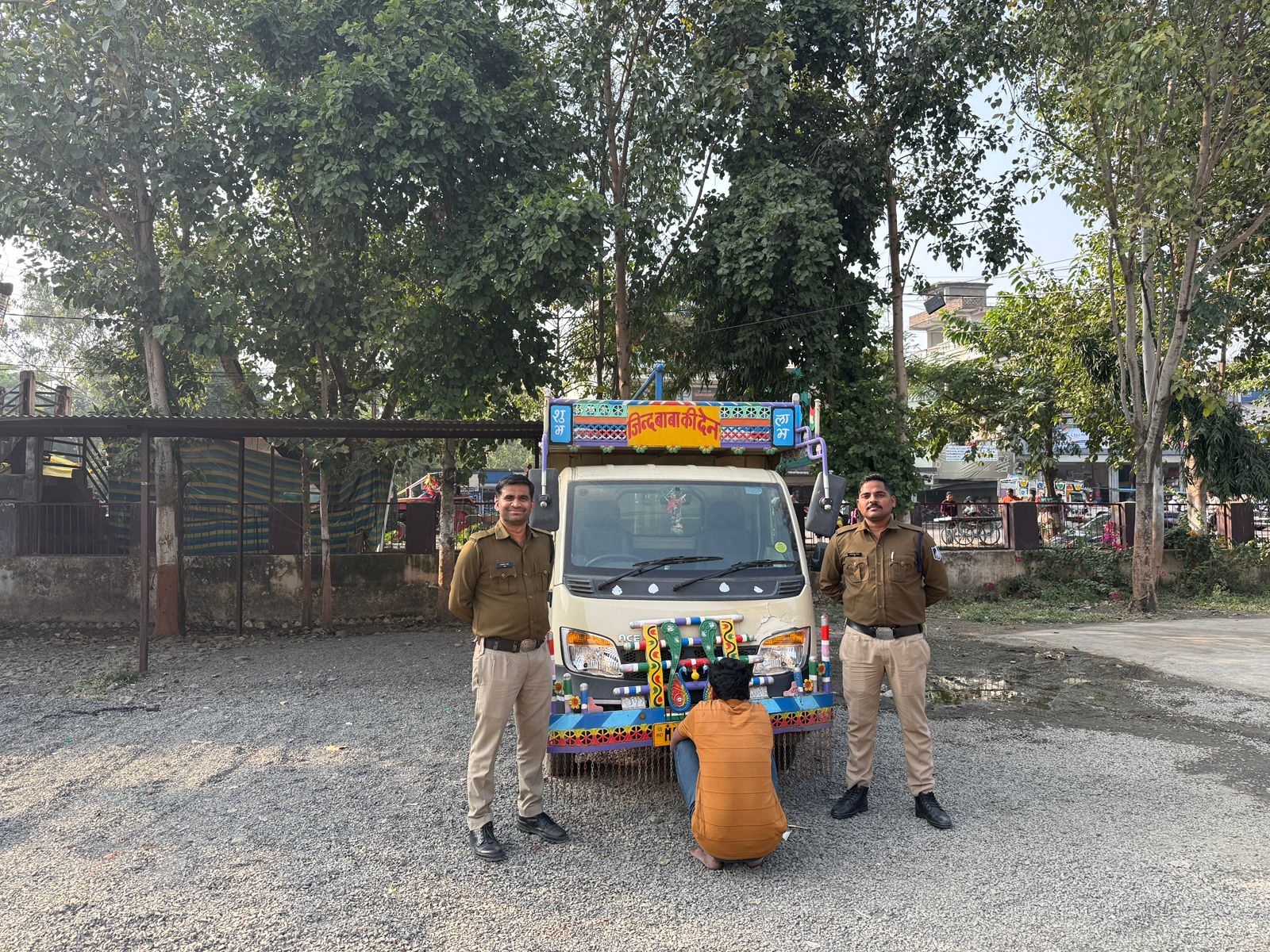 जाने वाला लोडिंग वाहन चालक पकड़ाया