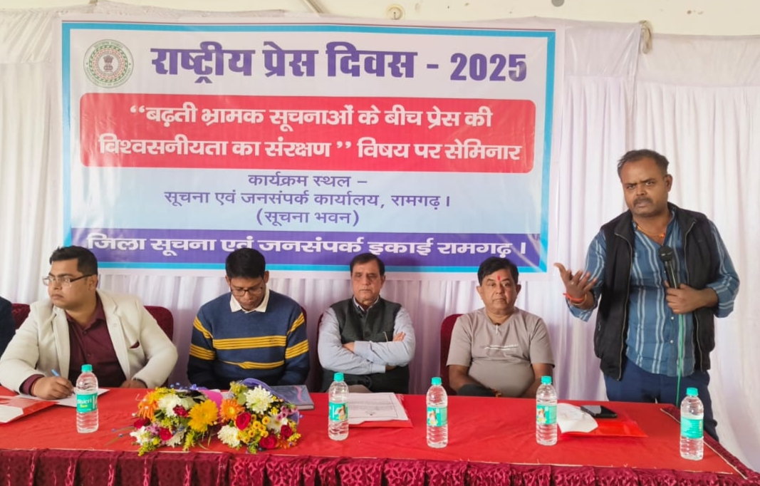 कार्यक्रम में शामिल लोग कार्यक्रम में शामिल लोग