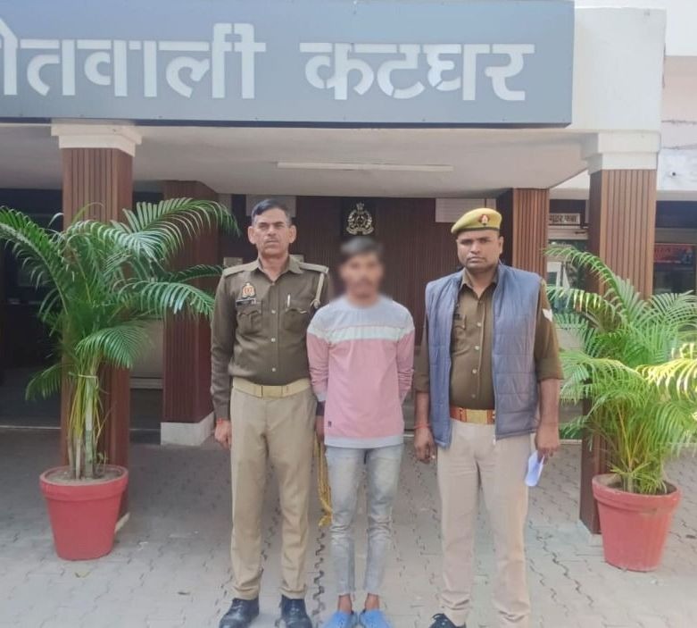 किशोरी को बहला फुसला कर अगवा कर दुष्कर्म करने के आरोप में गिरफ्तार आरोपित करन।