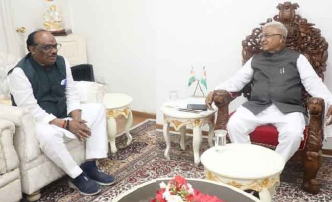 केन्द्रीय मंत्री उइके और राज्यपाल पटेल (फाइल फोटो)