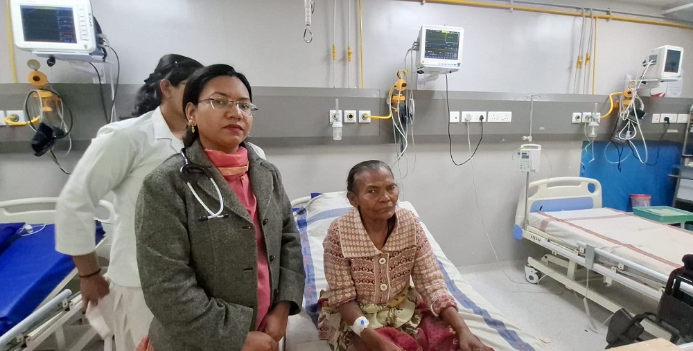 खंडवा की ताराबाई को उच्च स्तरीय इलाज के लिए इंदौर भेजा खंडवा की ताराबाई को उच्च स्तरीय इलाज के लिए इंदौर भेजा