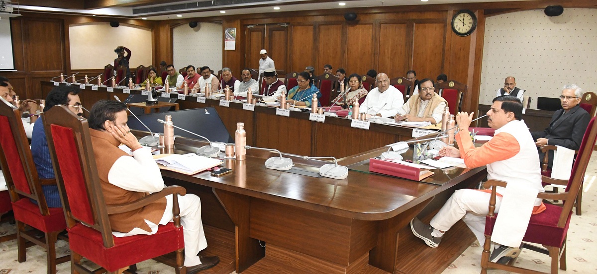 मंत्रालय में मंत्रि-परिषद की बैठक मंत्रालय में मंत्रि-परिषद की बैठक