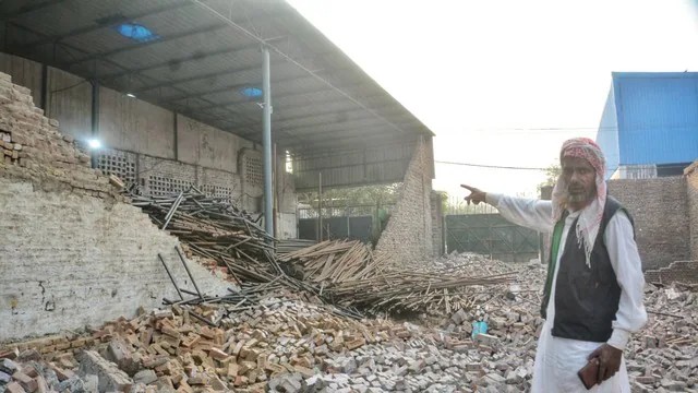 वेयरहाउस की दीवार गिरी, चार महिलाएं मलबे में दबी, दो की मौत