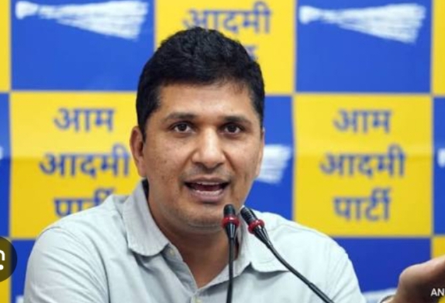 आम आदमी पार्टी (आआपा) के दिल्ली प्रदेश अध्यक्ष सौरभ भारद्वाज पत्रकार वार्ता में।