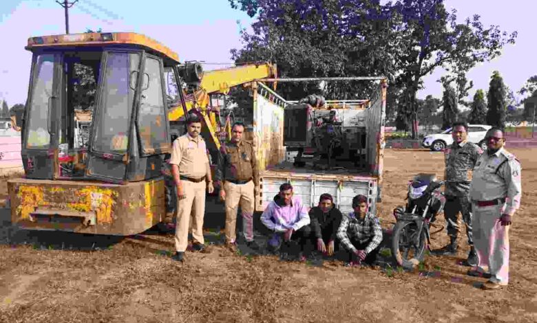 पुलिस के गिरफ्त में आरोपीगण