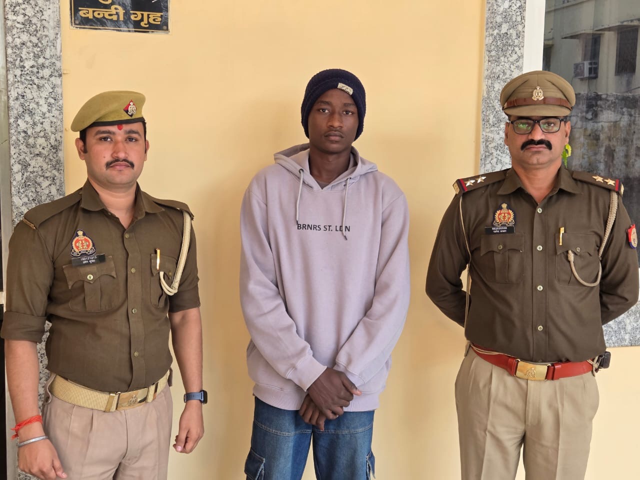 पुलिस गिरफ्त में छात्र युसुफ बाला