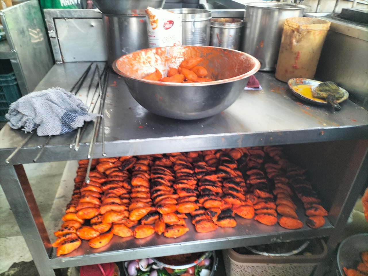 मोमोज में फूड कलर का किया जा रहा था उपयोग