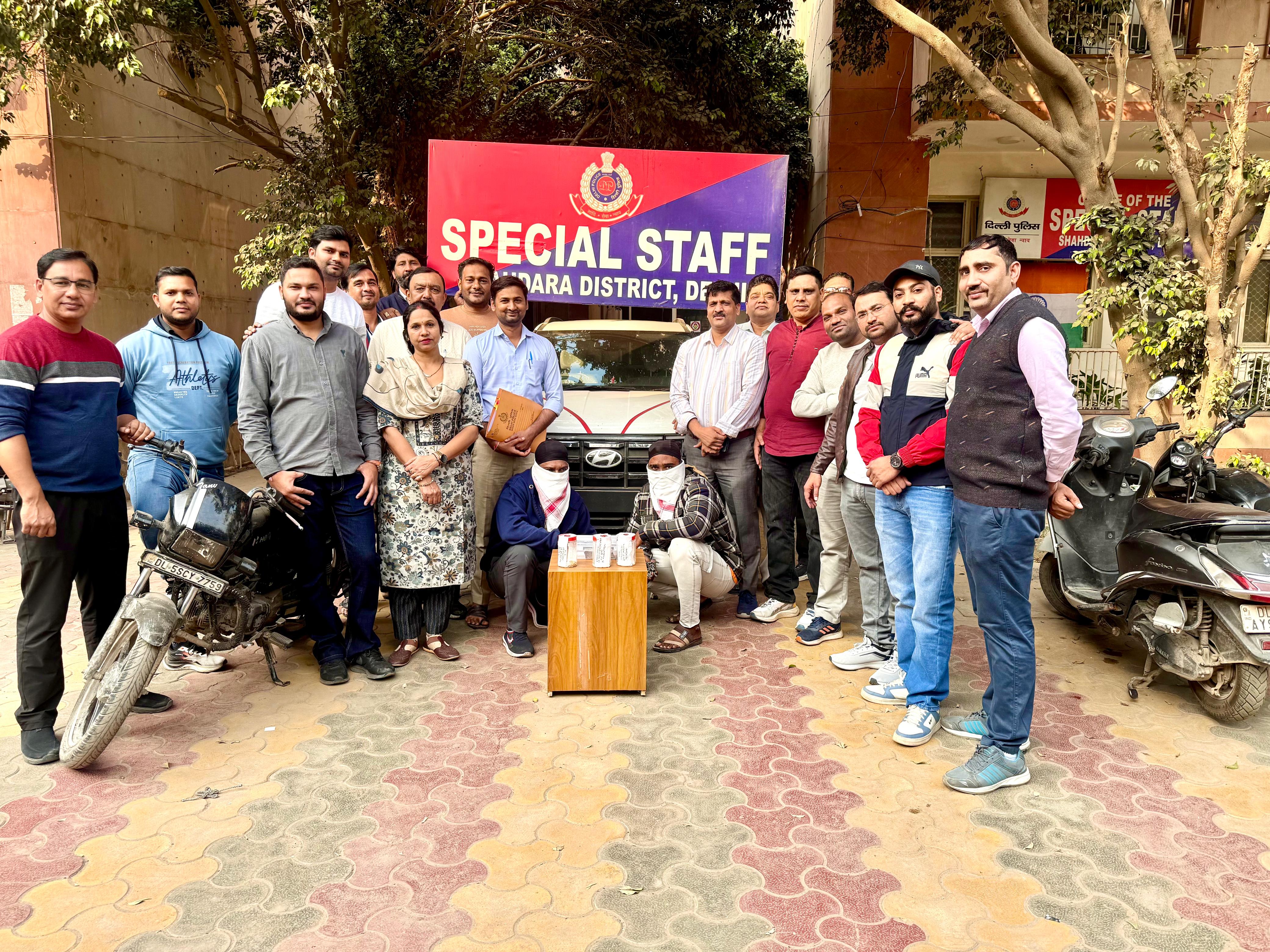 डेढ़ करोड़ की चोरी के मामले में पकड़े गए आरोपितों की फोटो