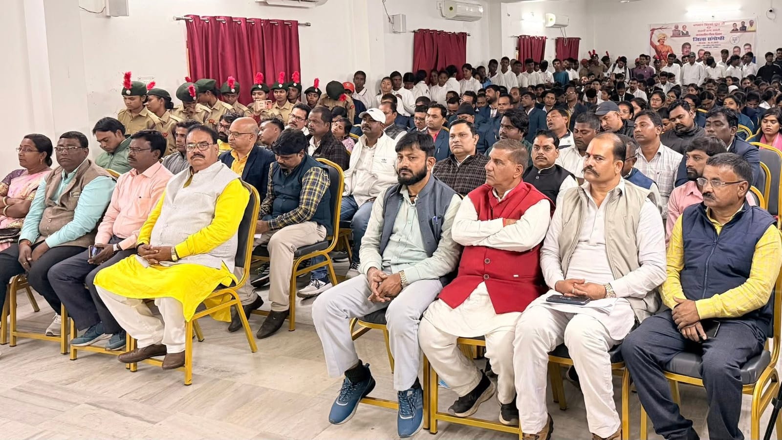 कार्यक्रम में शामिल लोग कार्यक्रम में शामिल लोग