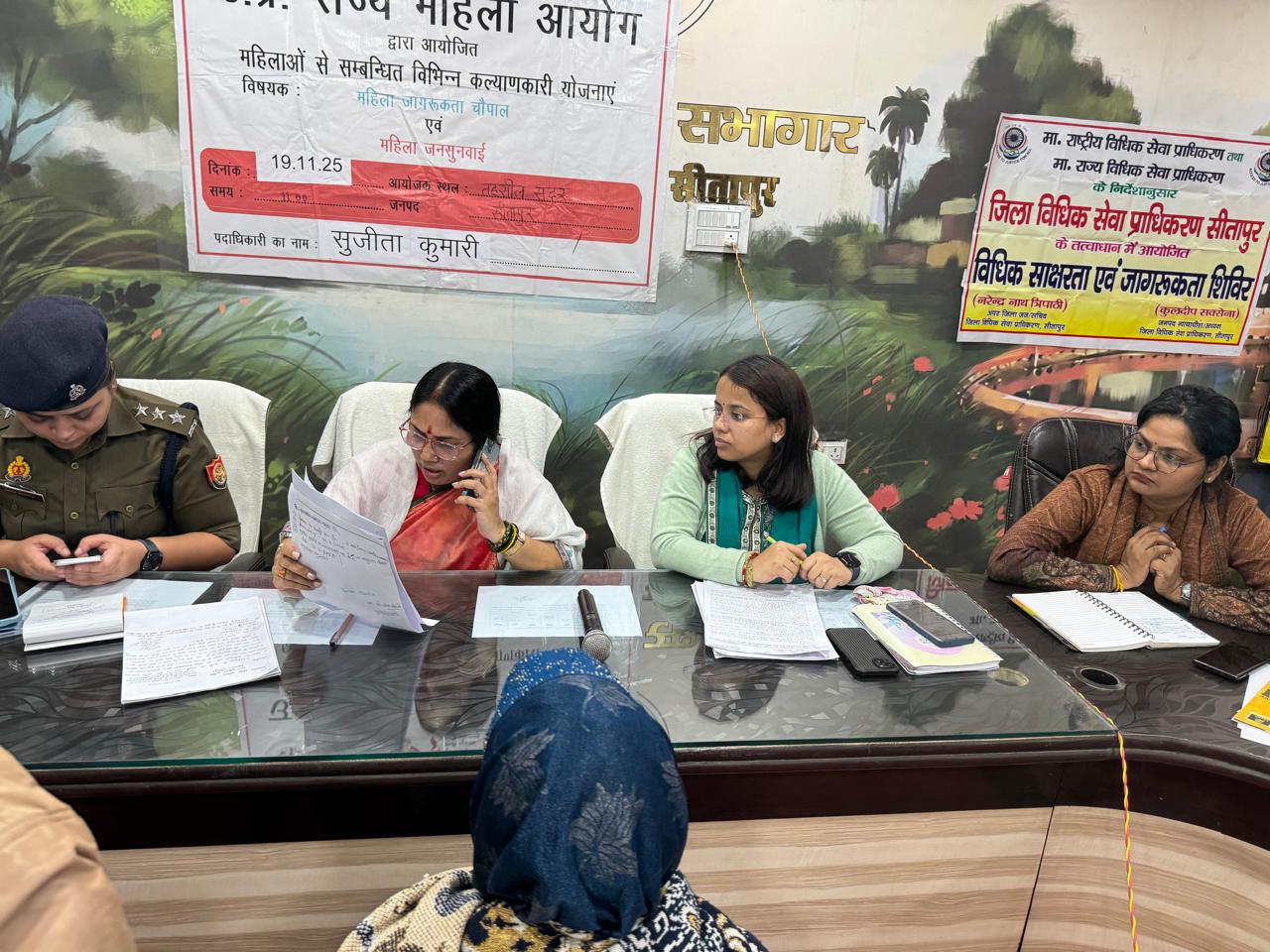 जनसुनवाई में मौजूद राज्य महिला आयोग की सदस्य