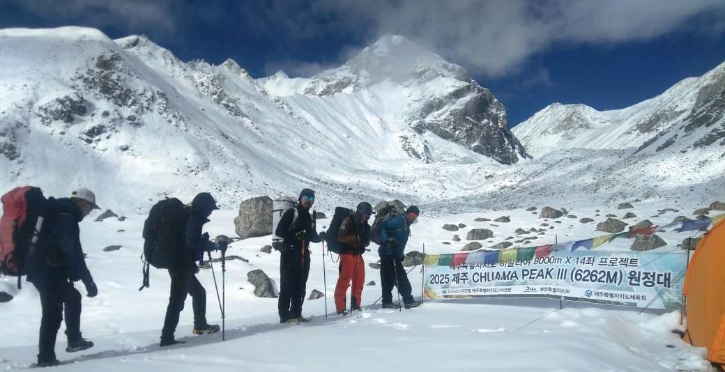 ऊपरी मुस्तांग पहुंचे विदेशी पर्यटक