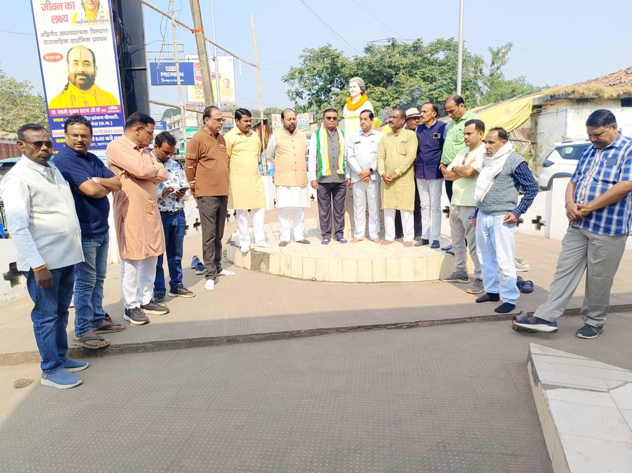 जांजगीर चांपा: जिला कांग्रेस ने मनाई पूर्व प्रधानमंत्री इंदिरा गांधी की जयंती, प्रतिमा स्थल पर हुआ कार्यक्रम