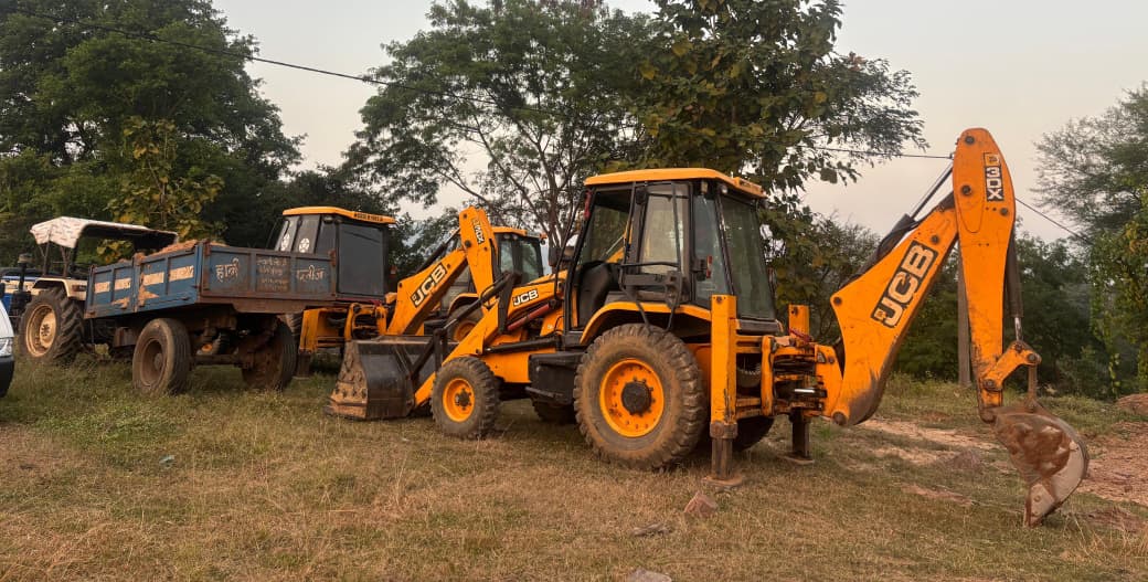 अवैध खनिज परिवहन पर एक्शन अवैध खनिज परिवहन पर एक्शन