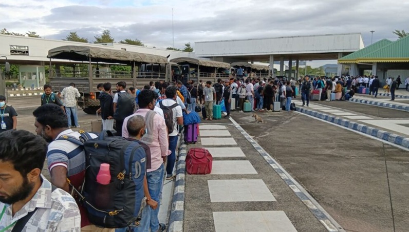 म्यांमार-थाईलैंड मैत्री पुल द्वितीय के माध्यम से 317 अवैध विदेशी नागिरकों को निर्वासित किया गया। फोटो - द ग्लोबल न्यू लाइट ऑफ म्यांमार