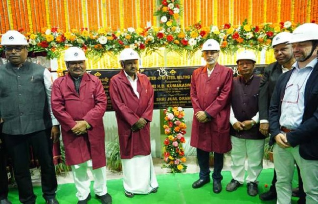 राउरकेला इस्पात संयंत्र की उत्पादन क्षमता को दोगुनी करने की घोषणा करते एच.डी. कुमारस्वामी