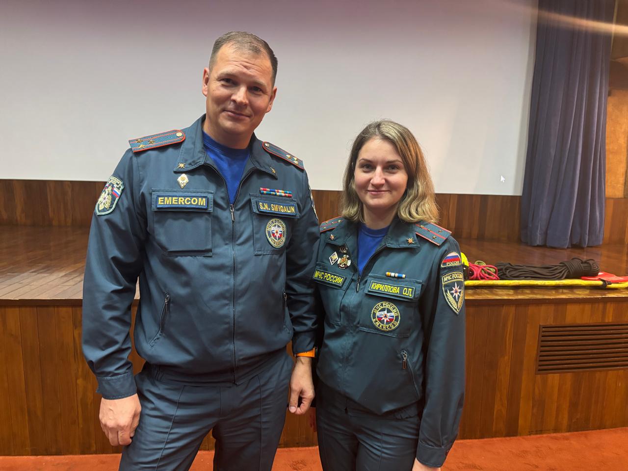 रूसी आपदा एजेंसी इएमइआरसीओएम का दल