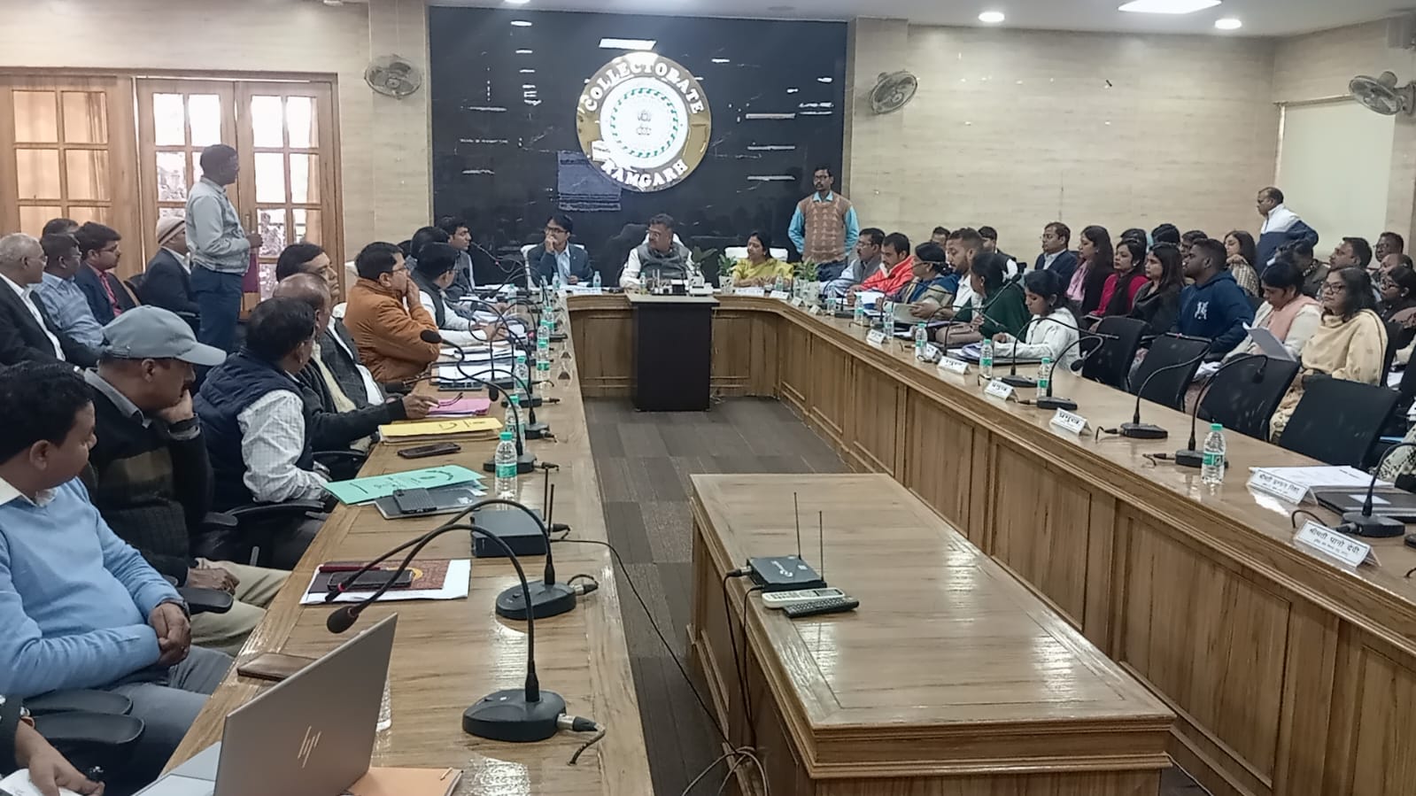 बैठक में शामिल अधिकारी