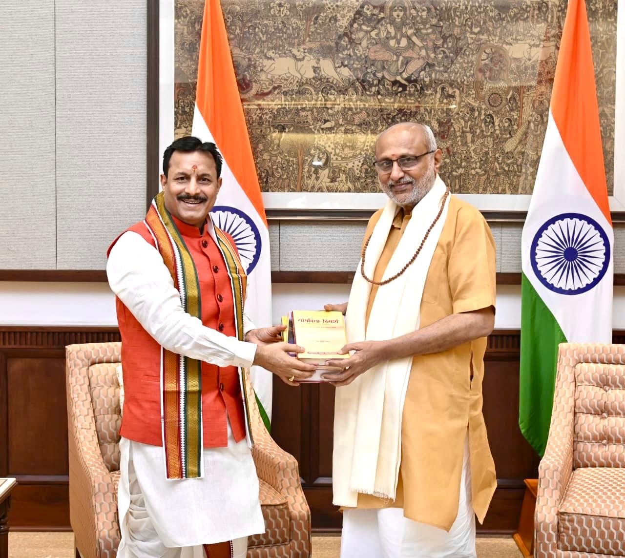 उपराष्ट्रपति के साथ कुलपति उपराष्ट्रपति के साथ कुलपति