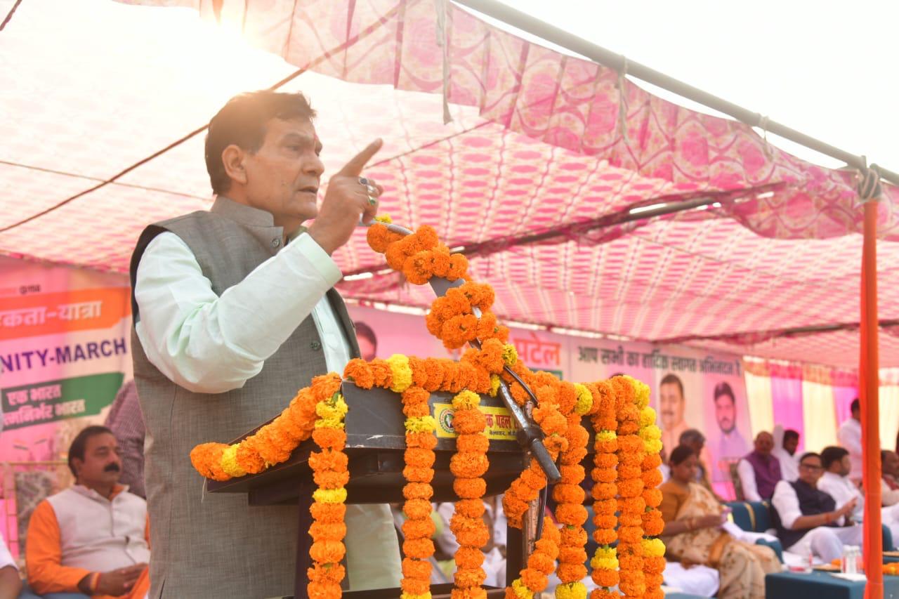 कार्यक्रम को संबोधित करते हुए प्रभारी मंत्री ए के शर्मा