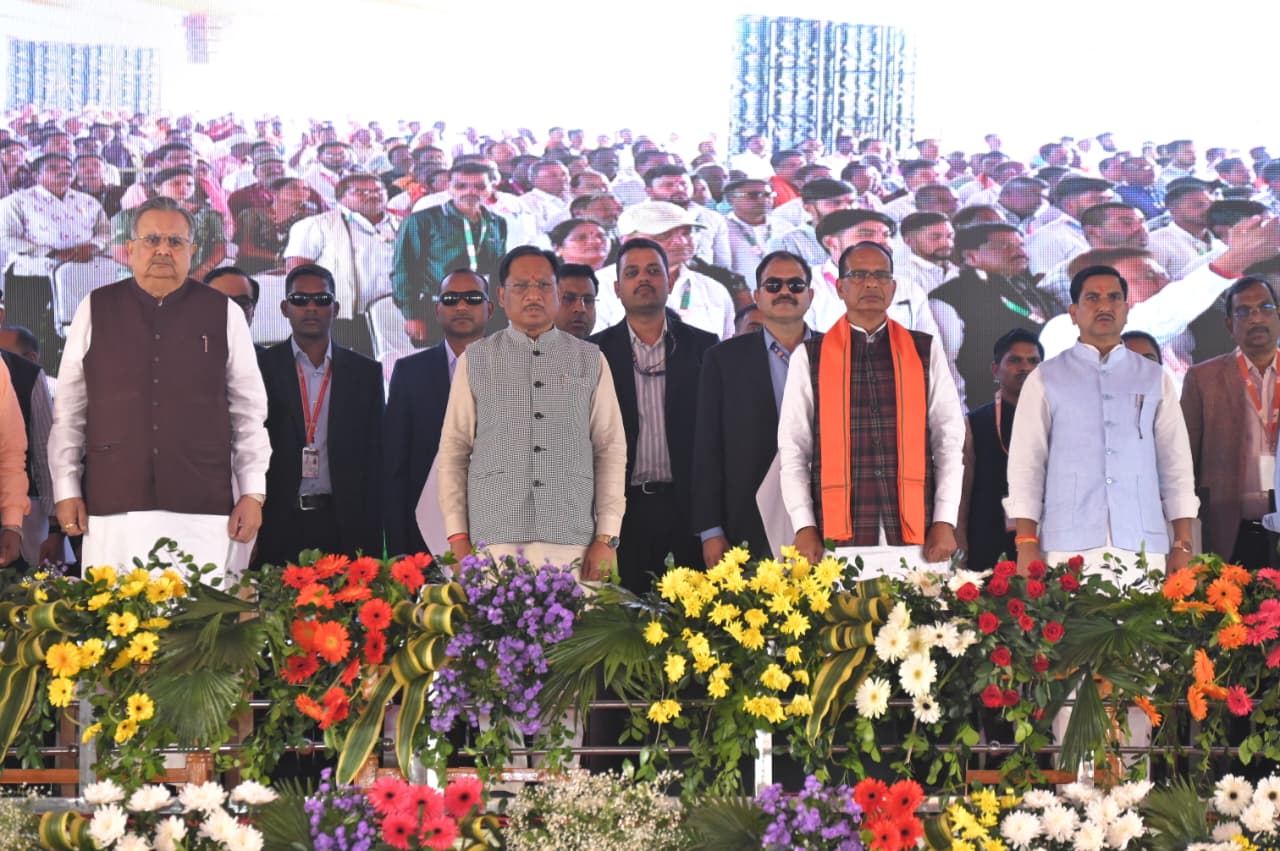 कार्यक्रम में उपस्थित राज्य के विशिष्टअतिथि गण। कार्यक्रम में उपस्थित राज्य के विशिष्टअतिथि गण।