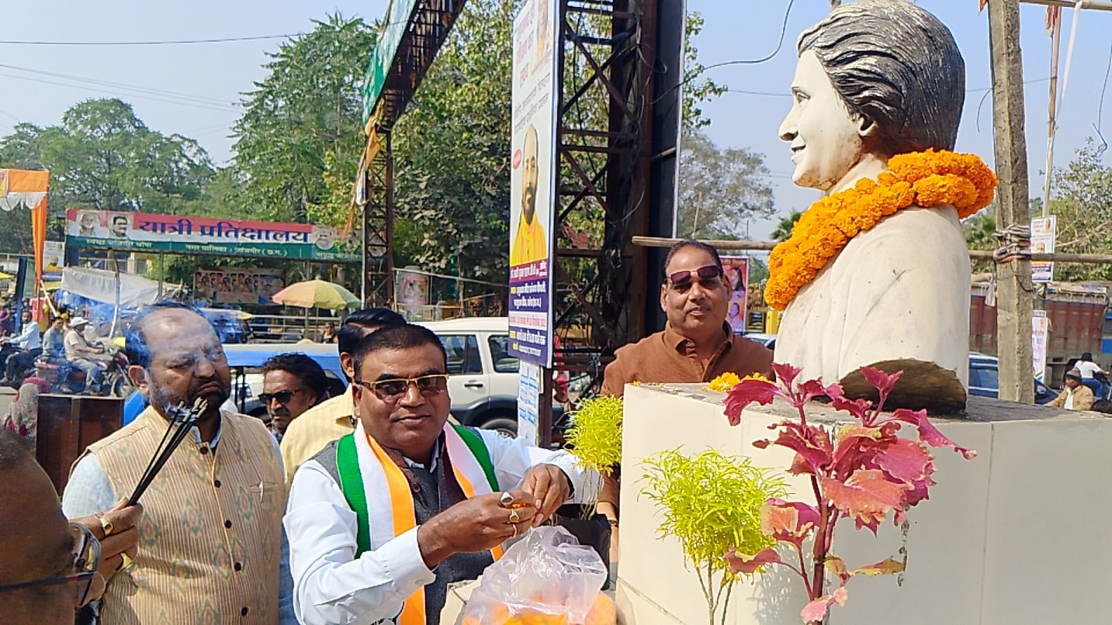 जांजगीर चांपा: जिला कांग्रेस ने मनाई पूर्व प्रधानमंत्री इंदिरा गांधी की जयंती, प्रतिमा स्थल पर हुआ कार्यक्रम