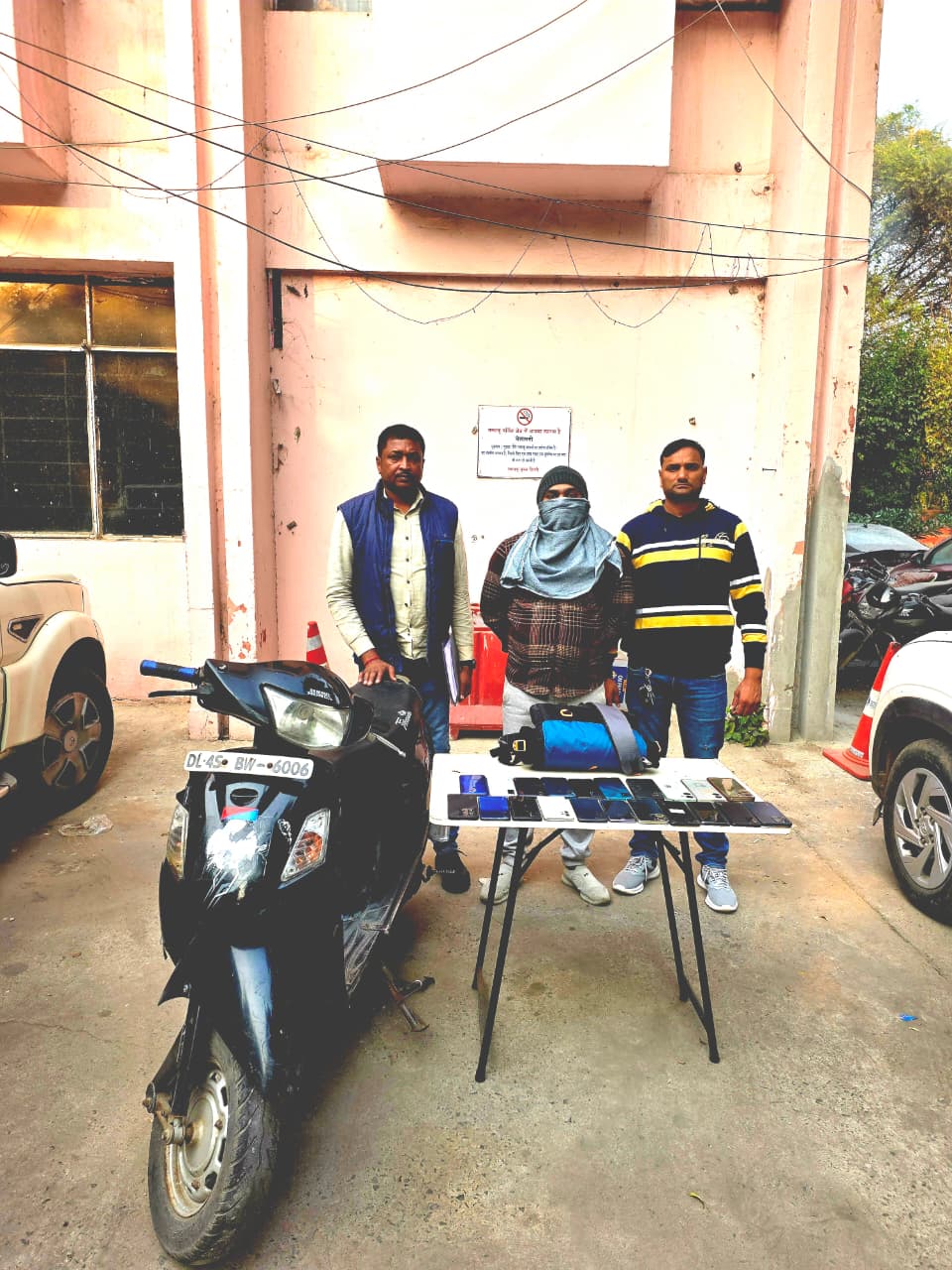 क्राइम ब्रांच द्वारा पकड़े गए आरोपित की फोटो