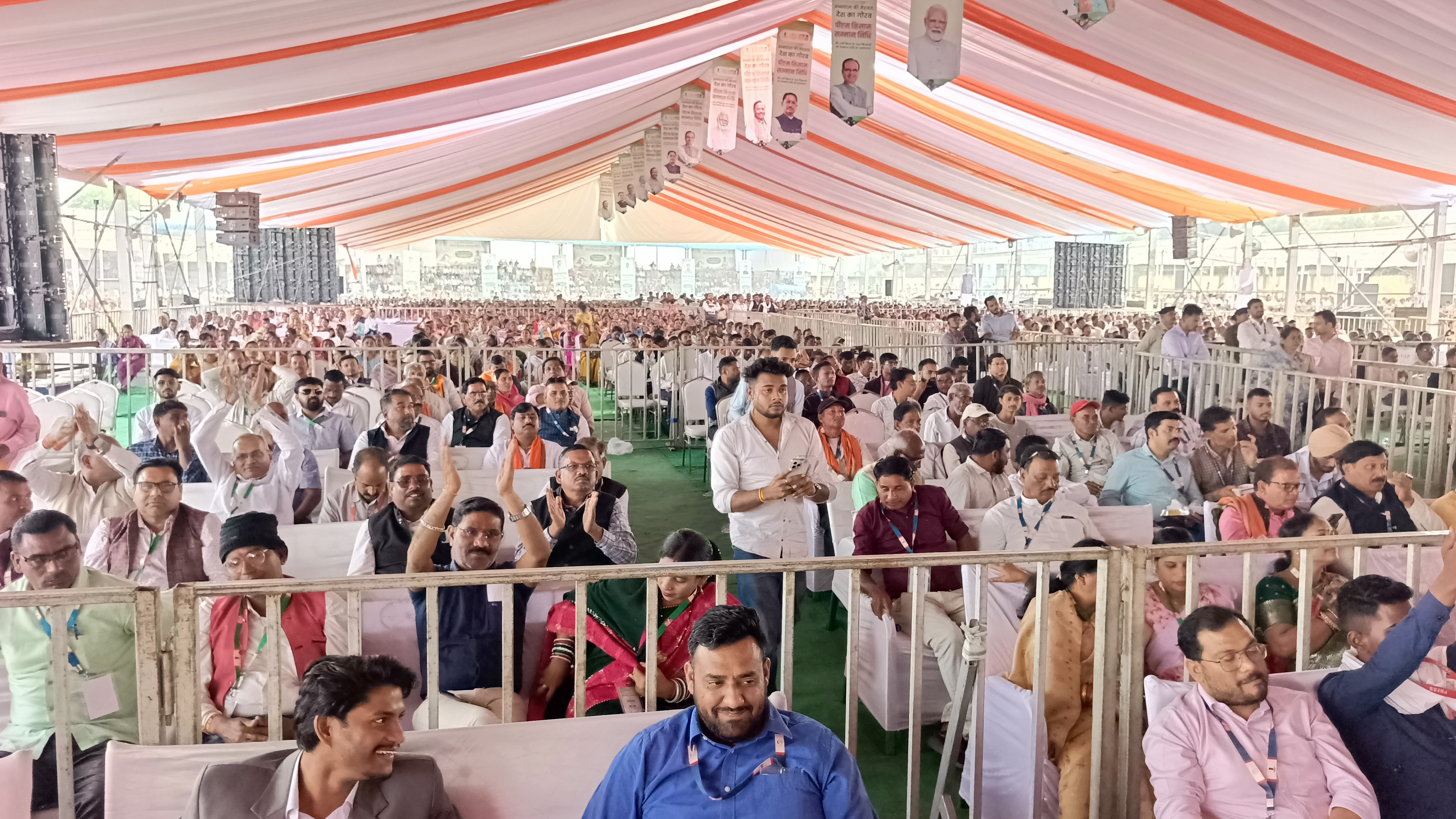 कार्यक्रम में उपस्थित धमतरी की जनता। कार्यक्रम में उपस्थित धमतरी की जनता।