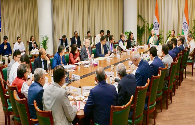 वित्तीय सेवाओं और बीमा क्षेत्र के विशेषज्ञों के साथ निर्मला सीतारमण वित्तीय सेवाओं और बीमा क्षेत्र के विशेषज्ञों के साथ निर्मला सीतारमण