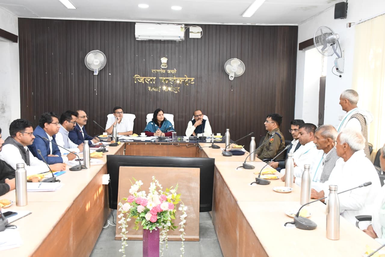 मोरेल बांध की नहर खोलने को लेकर आयोजित बैठक में उपस्थित अधिकारी मोरेल बांध की नहर खोलने को लेकर आयोजित बैठक में उपस्थित अधिकारी