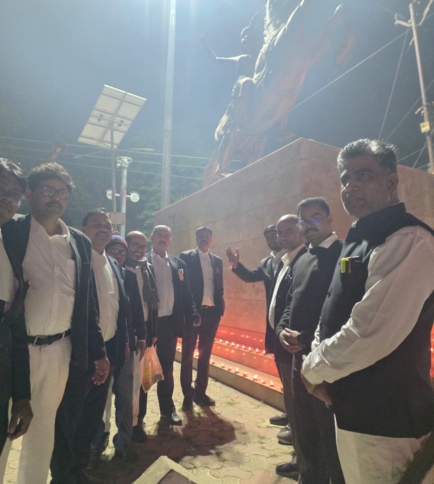 महारानी रानी लक्ष्मीबाई की जयंती मनाते अधिवक्ता