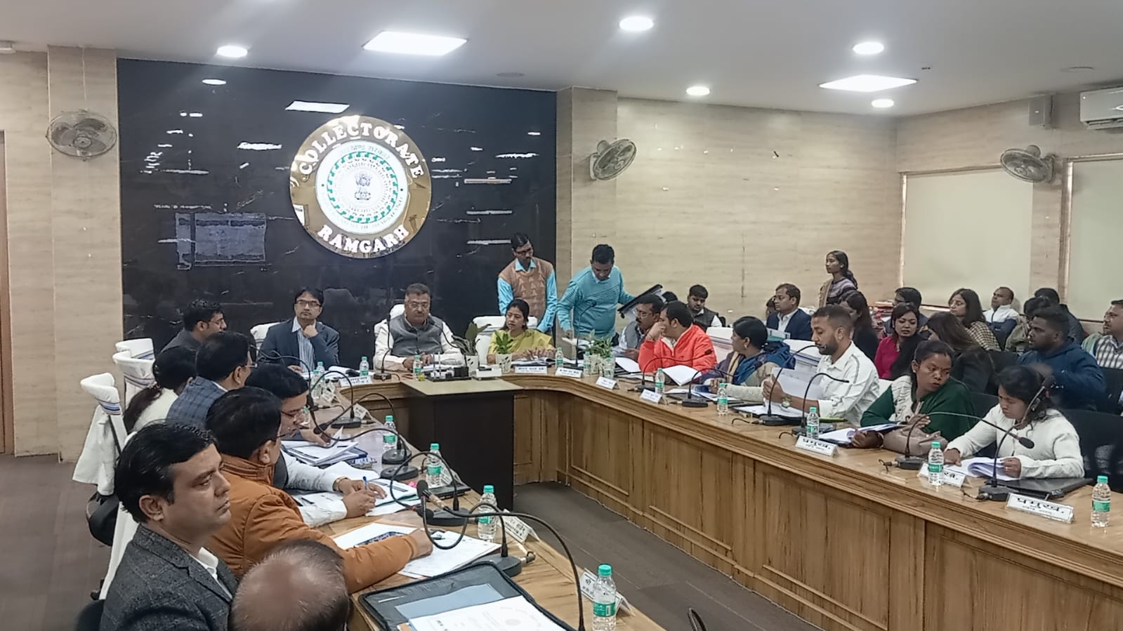 बैठक में शामिल अधिकारी