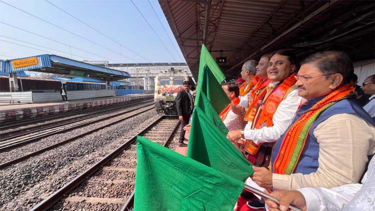 भारत गौरव स्पेशल ट्रेन राजनांदगांव से अयोध्या धाम रवाना