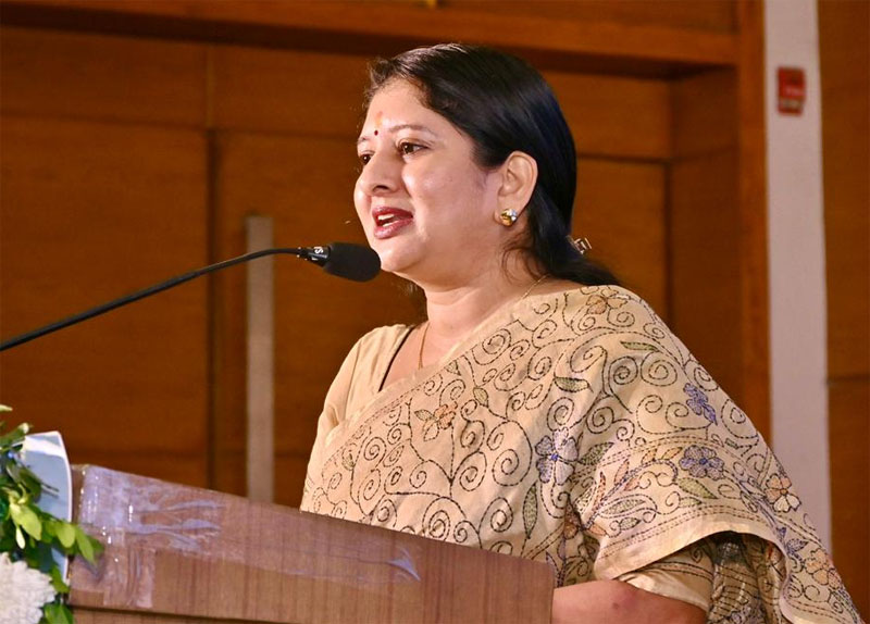 कार्यक्रम काे संबाेधित करती  डॉ. वर्णिका शर्मा