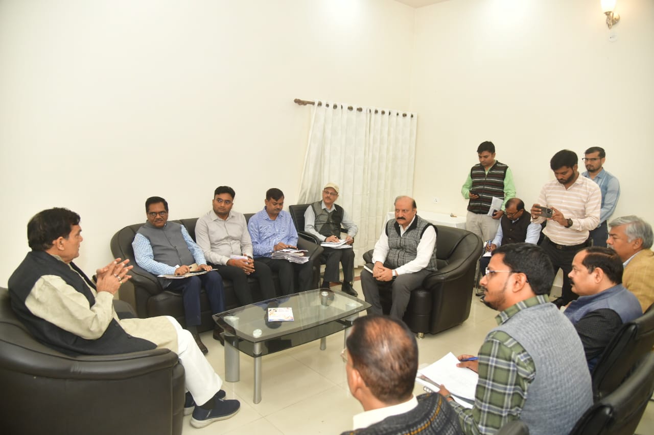 नगर विकास मंत्री की  समीक्षा बैठक