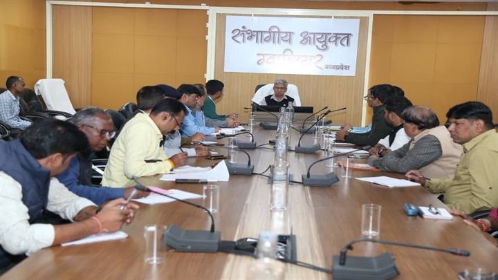 संबंधित अधिकारियों की बैठक