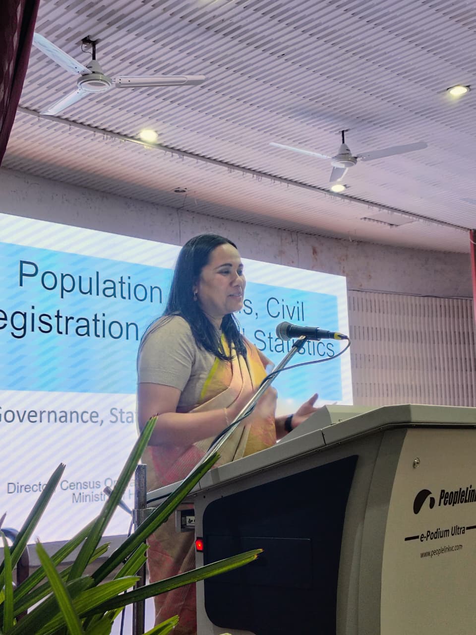 प्रयागराज के जीबी पंत सामाजिक विज्ञान संस्थान में आयोजित कार्यक्रम का छाया चित्र