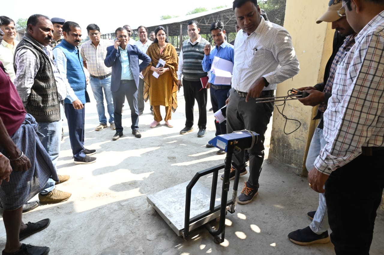 खरीफ विपणन वर्ष 2025-26 : प्रभारी सचिव एस. प्रकाश ने जांजगीर-चांपा जिले के धान उपार्जन केंद्रों का किया निरीक्षण