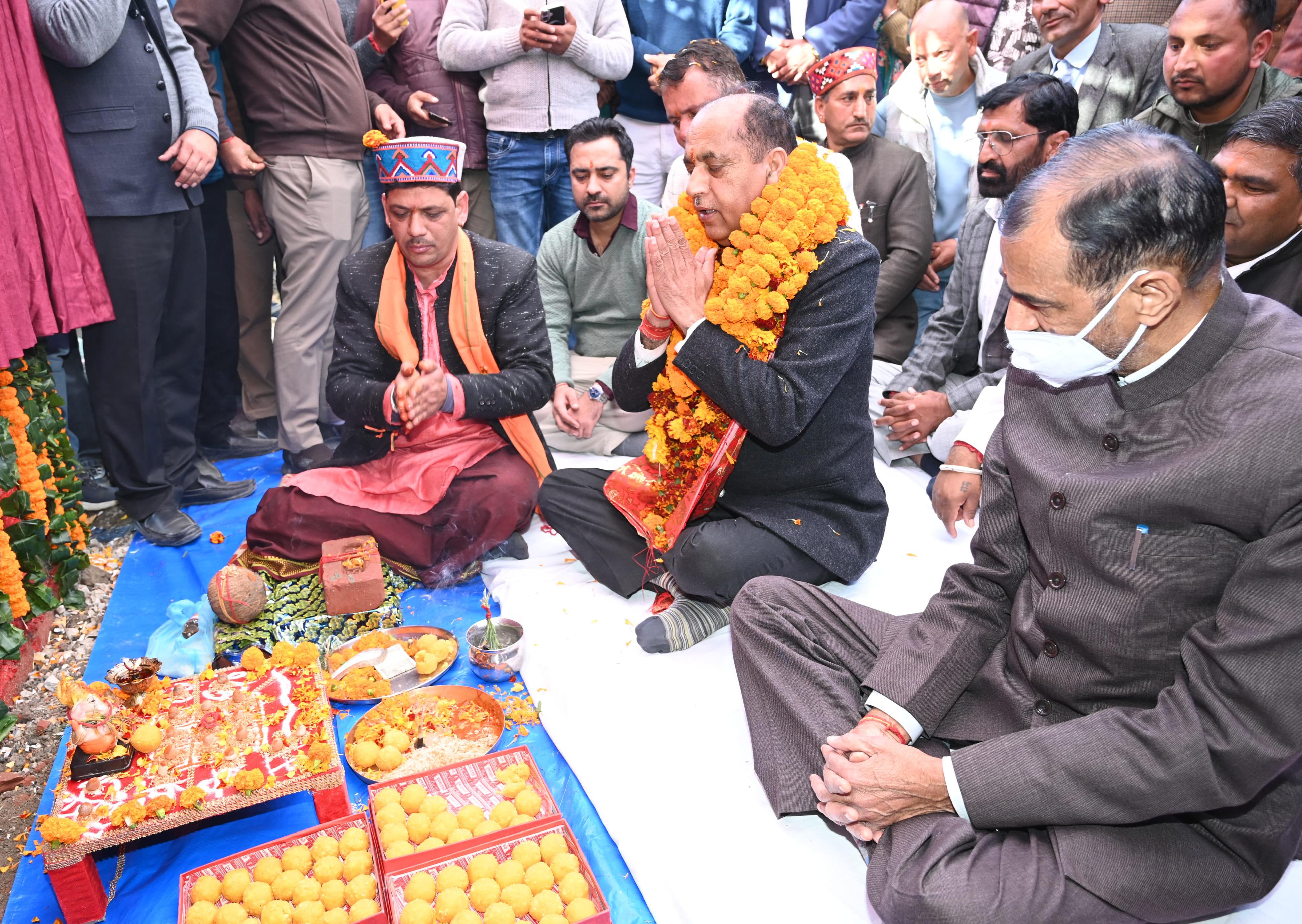 बालीचौकी में पंचायत समिति सामुदायिक भवन के उदघाटन अवसर पर।